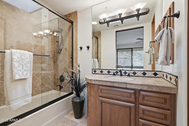 5678 E CHENEY Drive, Paradise Valley, AZ 85253