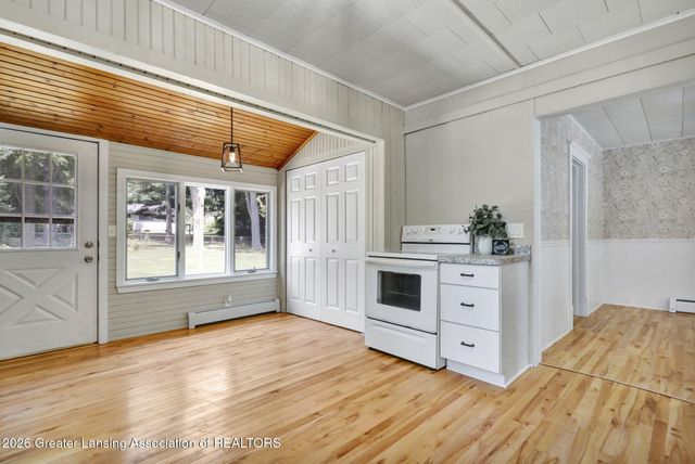 117 Fleming Street, Grand Ledge, MI 48837