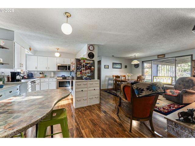 29671 VIEW St, Rainier, OR 97048