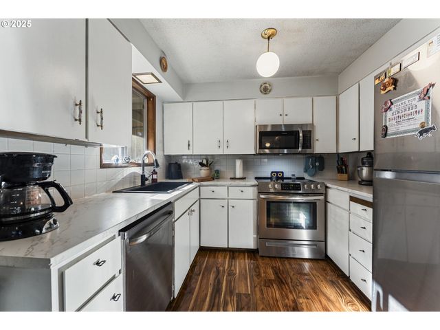 29671 VIEW St, Rainier, OR 97048