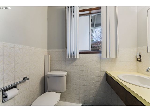 29671 VIEW St, Rainier, OR 97048