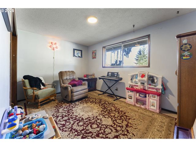 29671 VIEW St, Rainier, OR 97048