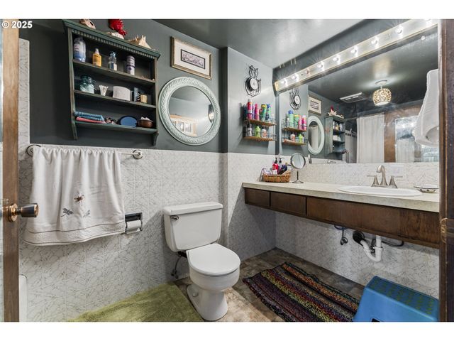 29671 VIEW St, Rainier, OR 97048