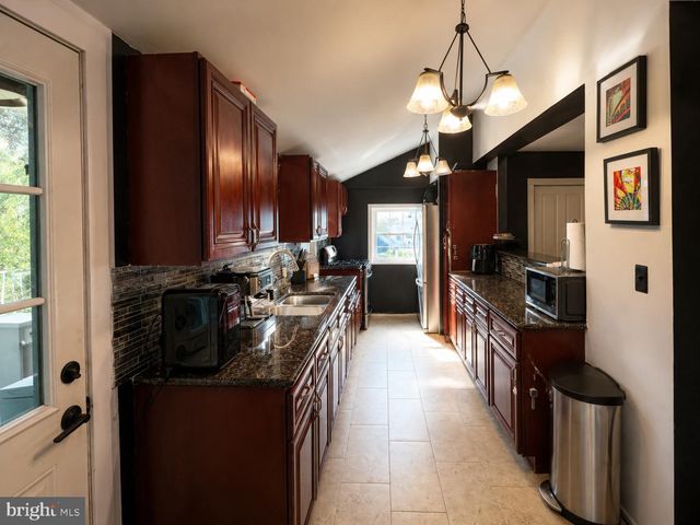 3033 CHESTNUT ST, Lafayette Hill, PA 19444