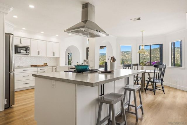 8842 Summerhill Pt, Alpine, CA 91901