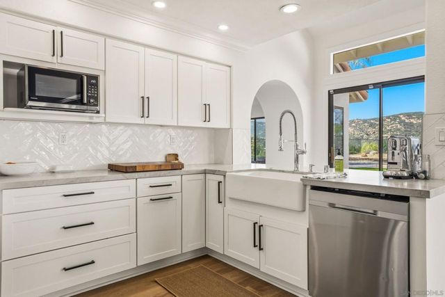 8842 Summerhill Pt, Alpine, CA 91901