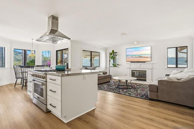 8842 Summerhill Pt, Alpine, CA 91901