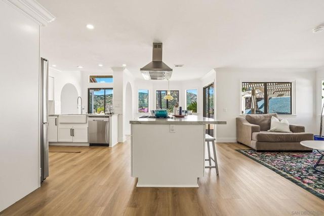 8842 Summerhill Pt, Alpine, CA 91901