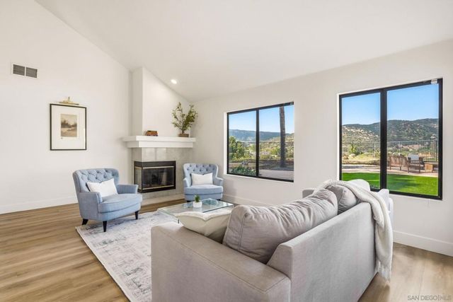 8842 Summerhill Pt, Alpine, CA 91901