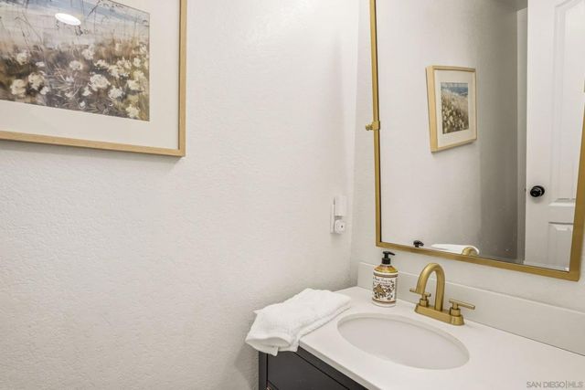 8842 Summerhill Pt, Alpine, CA 91901