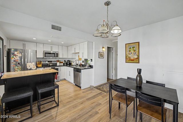 225 N STANDAGE -- 44, Mesa, AZ 85201