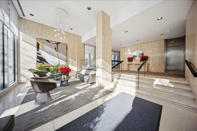 88 W Schiller Street 2107L, Chicago, IL 60610