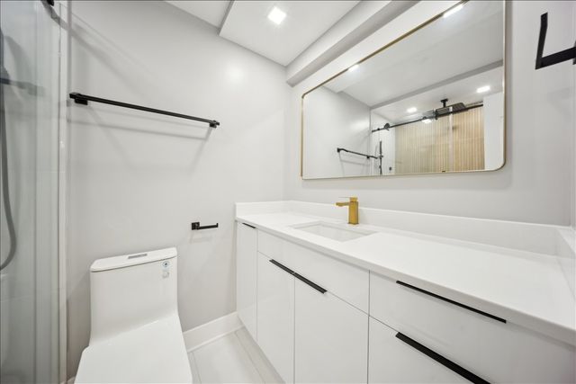 88 W Schiller Street 2107L, Chicago, IL 60610