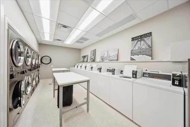 88 W Schiller Street 2107L, Chicago, IL 60610