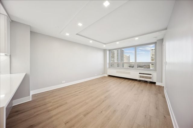 88 W Schiller Street 2107L, Chicago, IL 60610