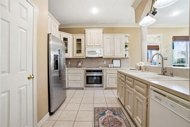 12807 Oak Village Drive, Montgomery, TX 77356