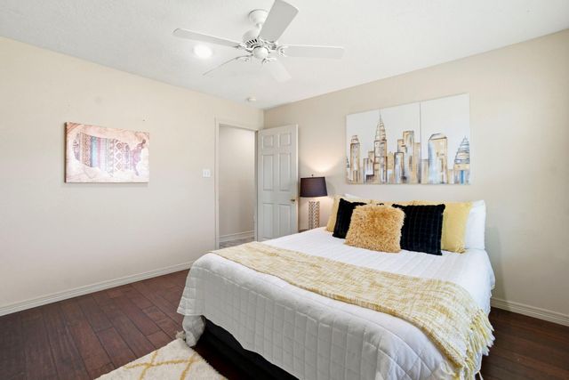 12807 Oak Village Drive, Montgomery, TX 77356