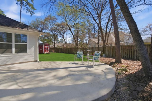 12807 Oak Village Drive, Montgomery, TX 77356