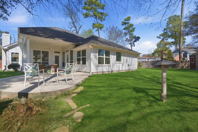 12807 Oak Village Drive, Montgomery, TX 77356