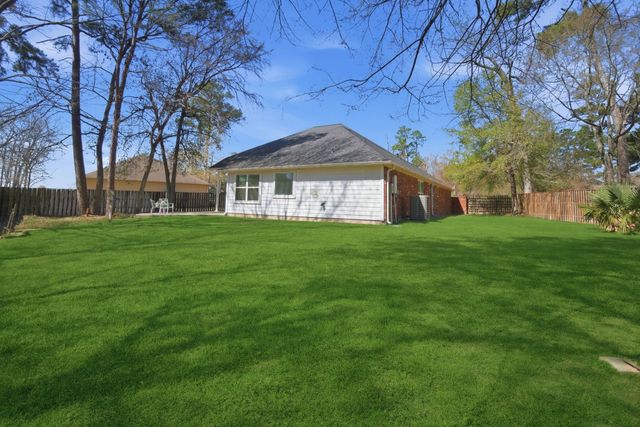 12807 Oak Village Drive, Montgomery, TX 77356