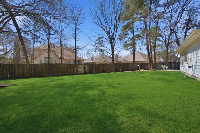 12807 Oak Village Drive, Montgomery, TX 77356