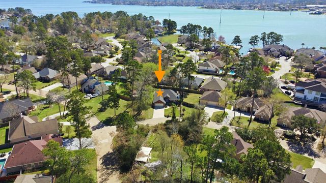 12807 Oak Village Drive, Montgomery, TX 77356