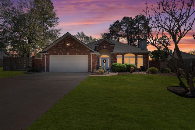 12807 Oak Village Drive, Montgomery, TX 77356