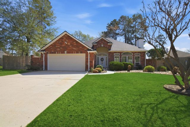 12807 Oak Village Drive, Montgomery, TX 77356