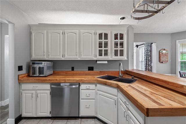1004 Deerfield Meadow, Siloam Springs, AR 72761