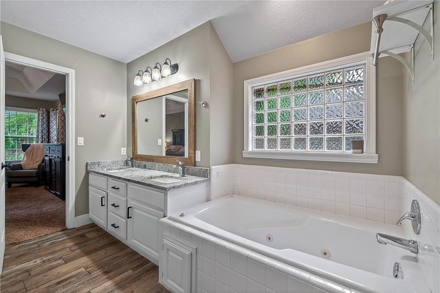 1004 Deerfield Meadow, Siloam Springs, AR 72761