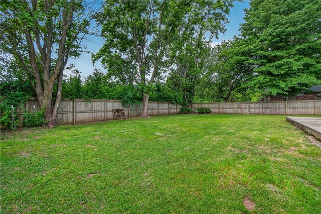 1004 Deerfield Meadow, Siloam Springs, AR 72761