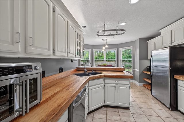 1004 Deerfield Meadow, Siloam Springs, AR 72761