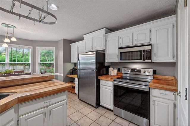 1004 Deerfield Meadow, Siloam Springs, AR 72761