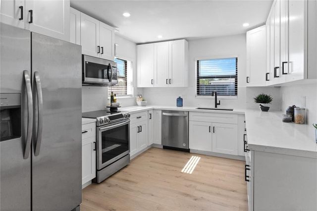 48 SE 7th Street, Hollywood, FL 33004