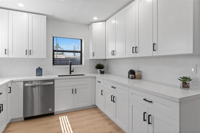 48 SE 7th Street, Hollywood, FL 33004