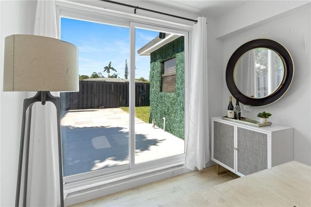 48 SE 7th Street, Hollywood, FL 33004