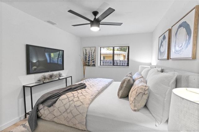 48 SE 7th Street, Hollywood, FL 33004