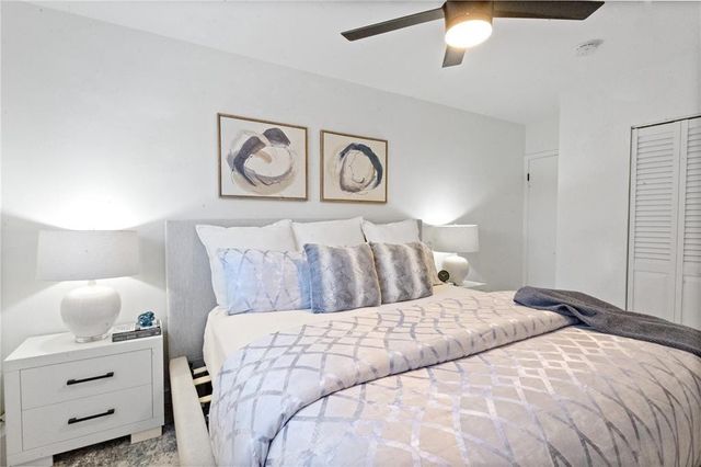 48 SE 7th Street, Hollywood, FL 33004