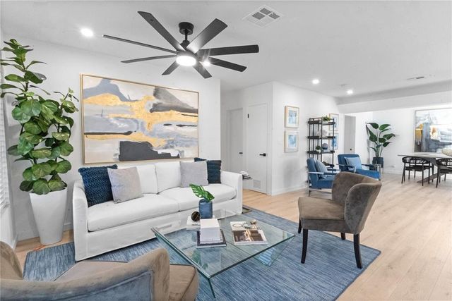 48 SE 7th Street, Hollywood, FL 33004