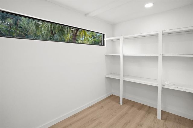 48 SE 7th Street, Hollywood, FL 33004