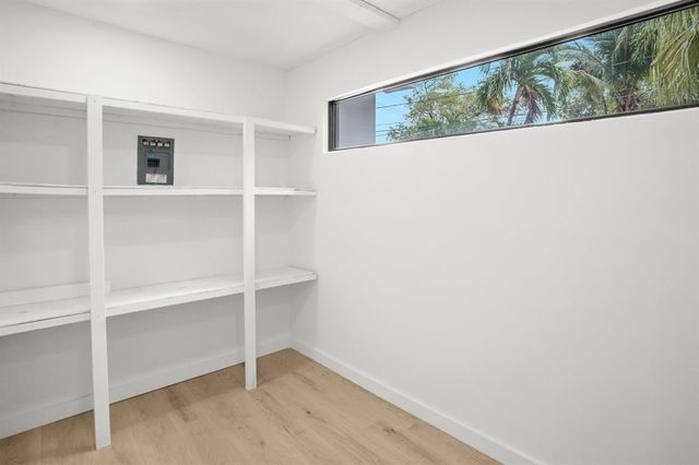 48 SE 7th Street, Hollywood, FL 33004