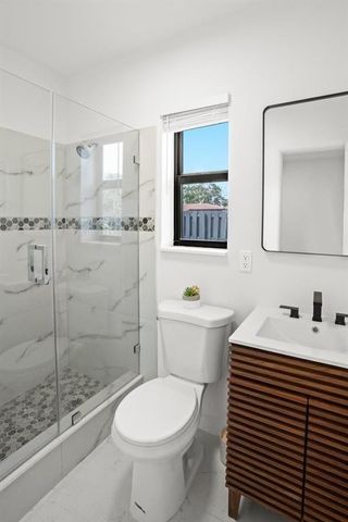 48 SE 7th Street, Hollywood, FL 33004