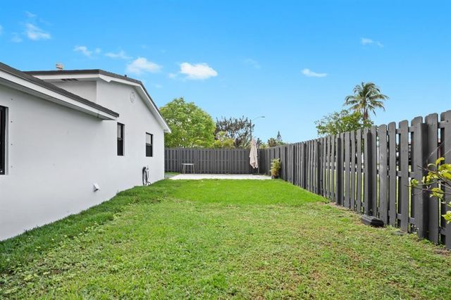 48 SE 7th Street, Hollywood, FL 33004