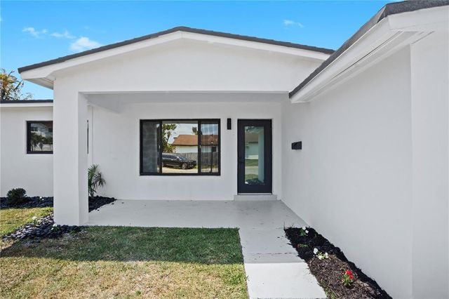 48 SE 7th Street, Hollywood, FL 33004