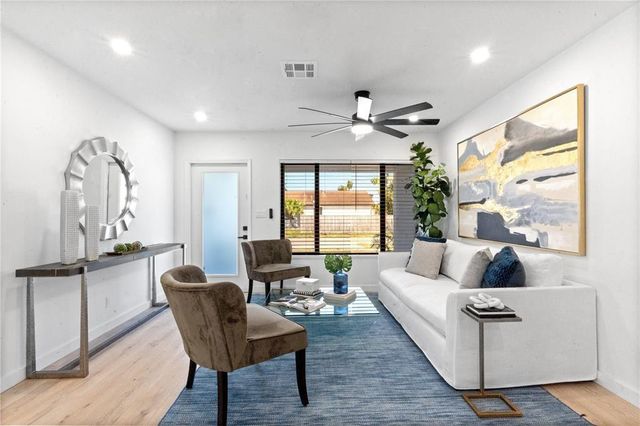 48 SE 7th Street, Hollywood, FL 33004