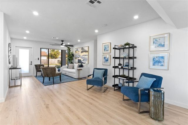 48 SE 7th Street, Hollywood, FL 33004