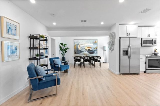 48 SE 7th Street, Hollywood, FL 33004