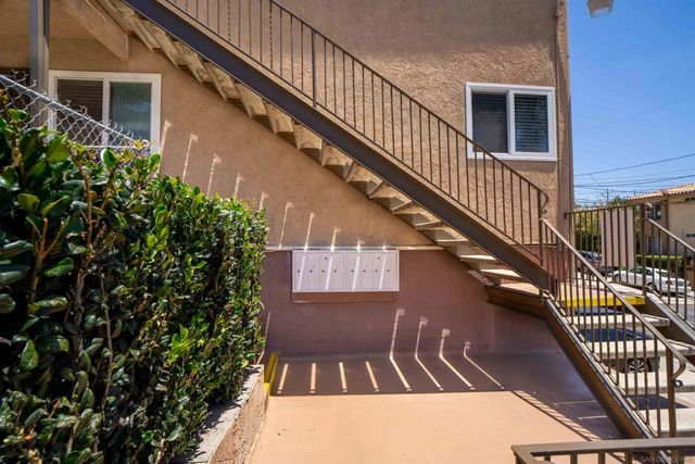 5752 Riley St, San Diego, CA 92110