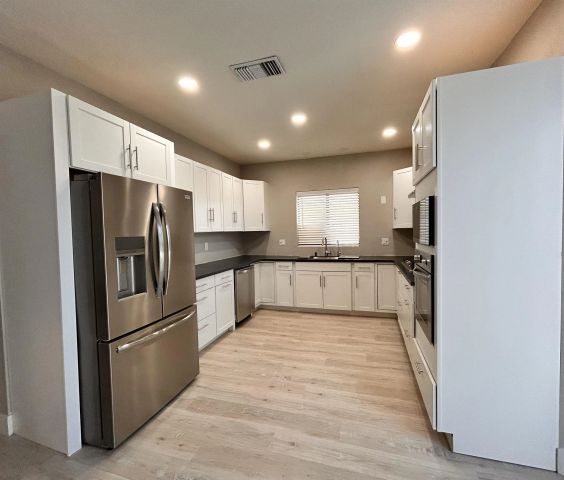 38825 Charlesworth Drive, Cathedral City, CA 92234