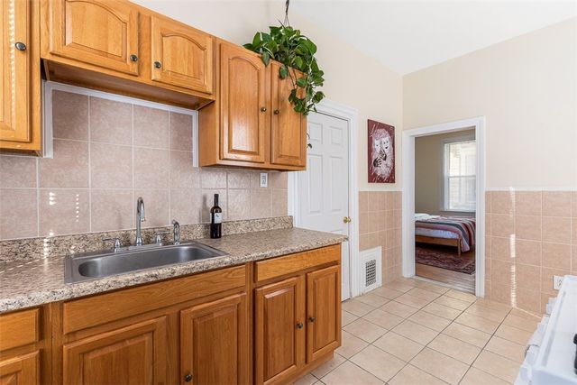 1402 Westminster Street 1R, Providence, RI 02909